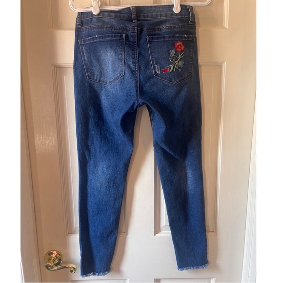 Embroidered Jeans Floral and Bird Pattern - Picture 2 of 6